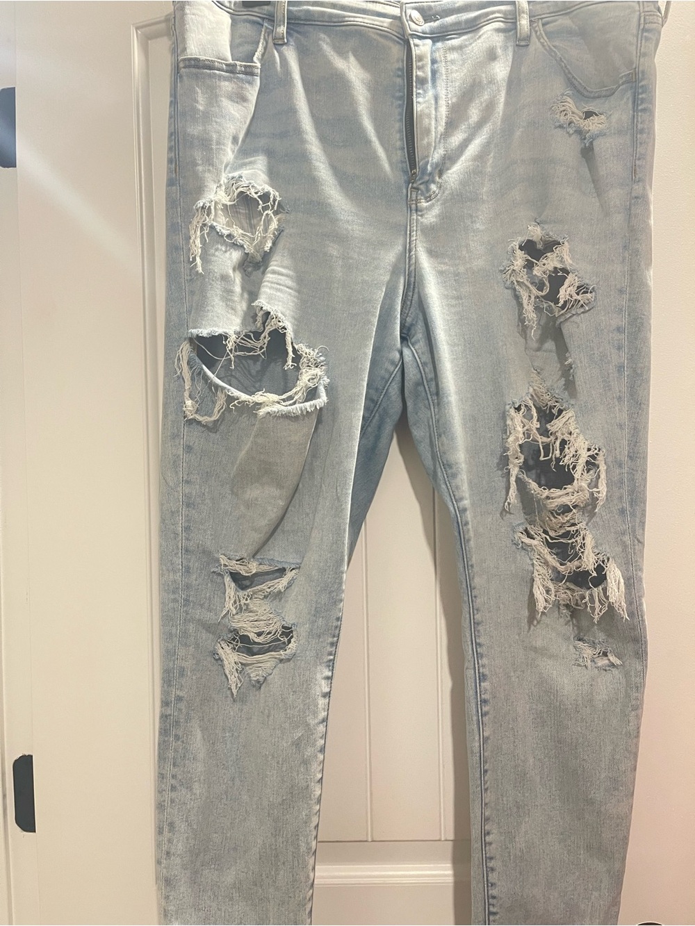 American Eagle Outfitters Light Blue Ripped Skinny Jeans